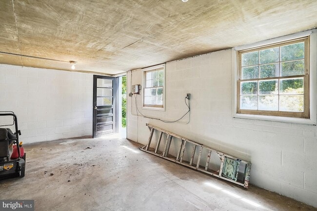 Building Photo - 8501 Canterbury Dr