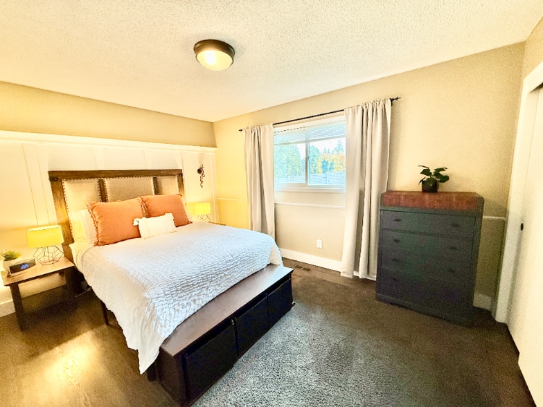 Building Photo - 11230 SW 90th Ave