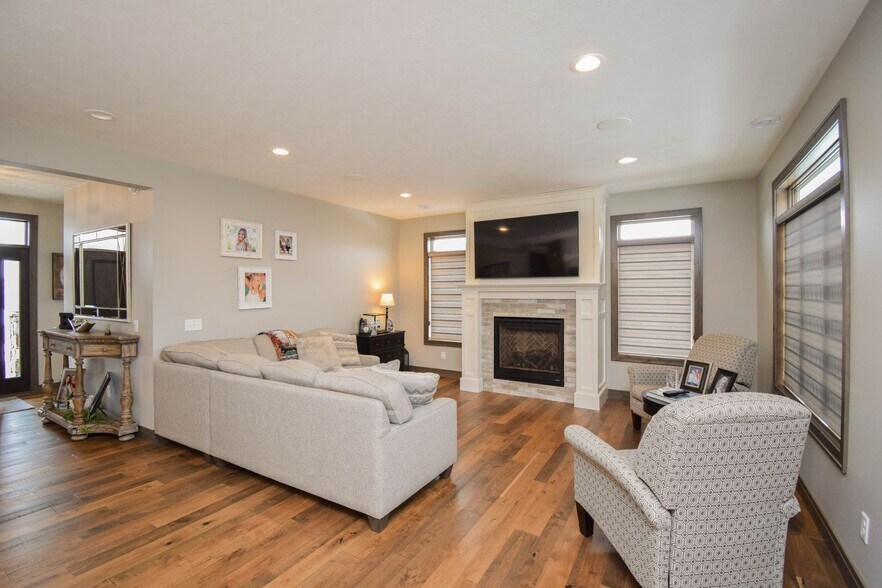 Building Photo - 912 S Torrey Pine Ln