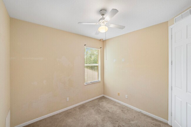 Building Photo - 2567 SE Ruskin Dr