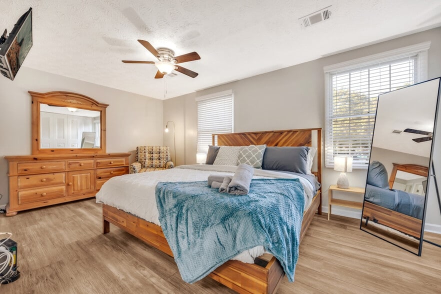 Building Photo - 8802 Long Beach Cir