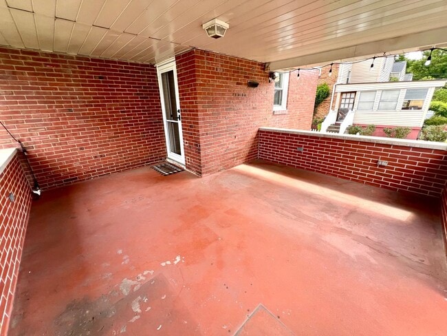 Building Photo - Sewickley - 3 Bedroom 2 Bathroom - Charmin...
