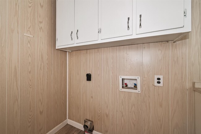 Building Photo - 1603 Blase Rd