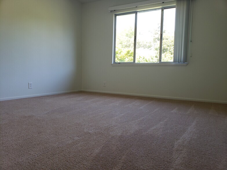 Building Photo - 83 Clark St