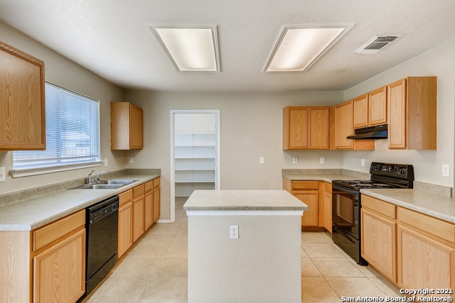 Building Photo - 9042 Camino Rey