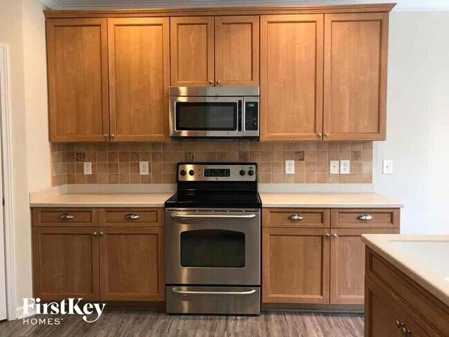 Building Photo - 1988 Sinclair Trce