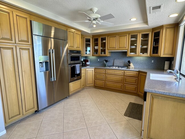Building Photo - 264 Avenida del Sol