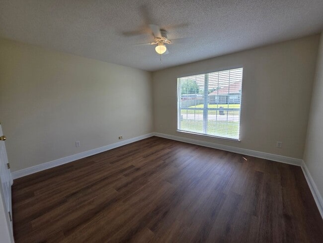 Building Photo - 4BR/3BA home with shed close to Navy Feder...