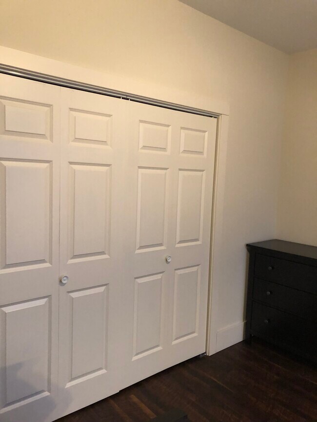 Closet Bedroom 1 - 317 Laurel Street West