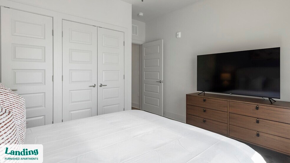 Building Photo - 404 W 26th St