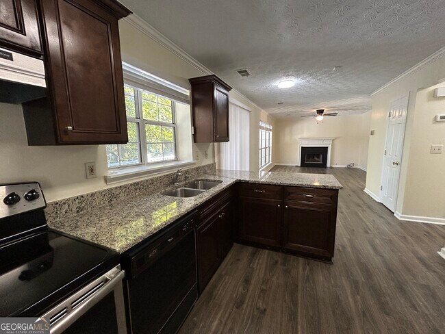 Building Photo - 4800 Streamside Dr