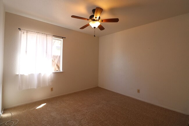 Building Photo - Great Southpoint Estates Home