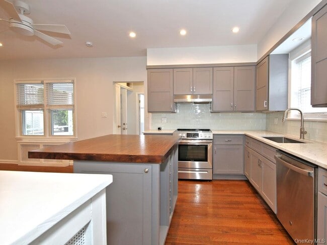 Building Photo - 494 W William St