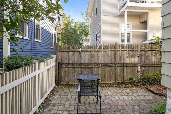 Building Photo - 43 Palmer St