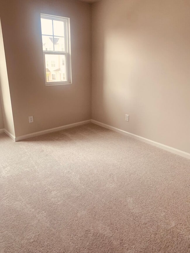 Building Photo - BRAND NEW TOWNHOME! 2 CAR GARAGE. SCREENED IN PORCH. MODERN KITCHEN. OPEN CONCEPT LIVING. BONUS ROOM