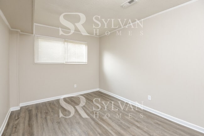 Building Photo - Prepare to fall in love with this 4 bedroom, 2 bathroom home