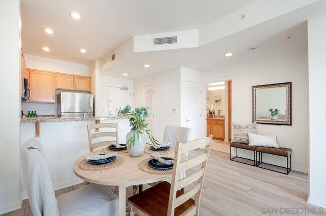 Building Photo - UNBEATABLE LOCATION 1 BEDROOM, TOP FLOOR  ...