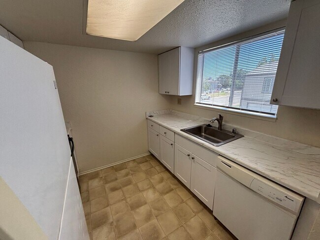 Building Photo - Two Bedroom, Two Bathroom Second Floor Apa...