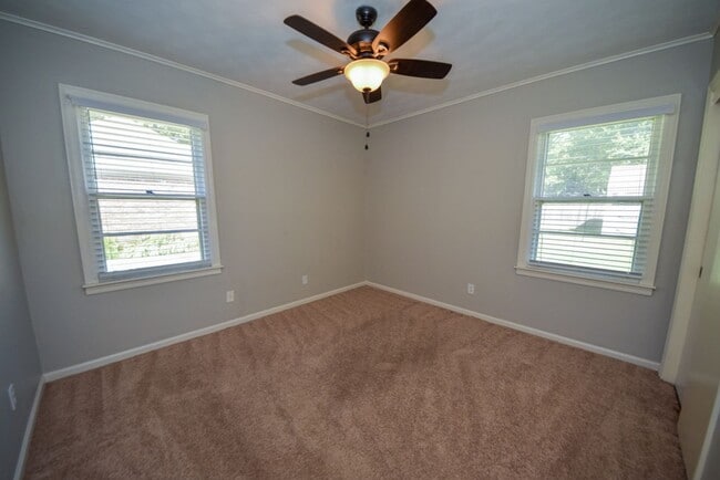 Building Photo - Cute and UPDATED 3 bed 2 bath home near GREAT SCHOOLS.