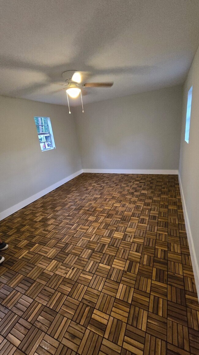 Building Photo - 12423 Woodlake Ln