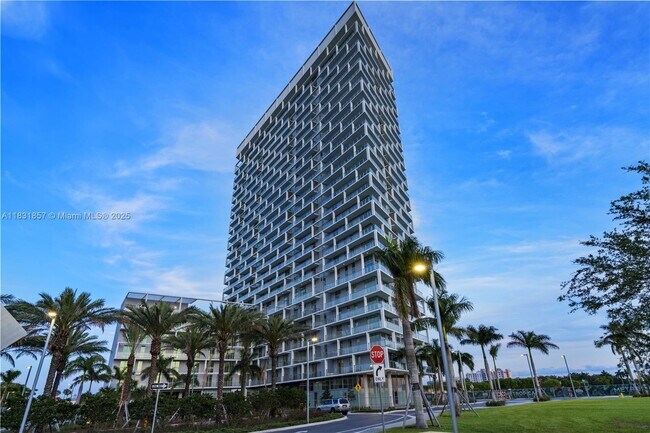Primary Photo - 2000 Metropica Wy