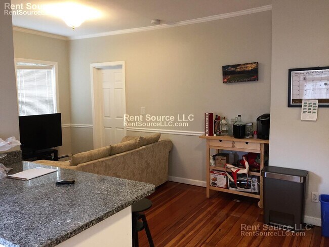 Building Photo - 519-521 Main St. Unit 1