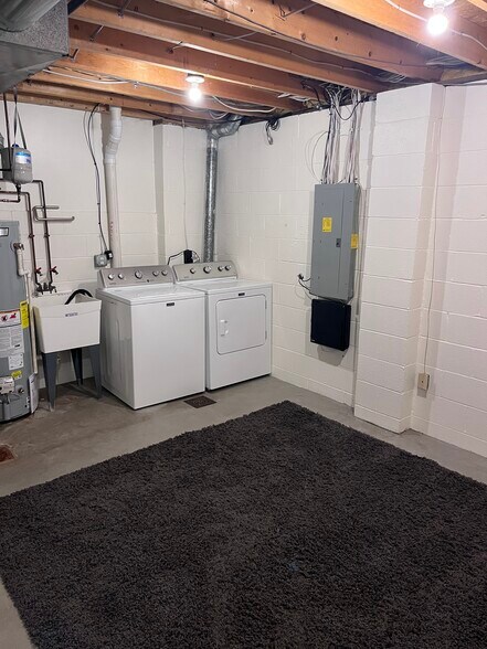 Building Photo - 304 Berrington Ct