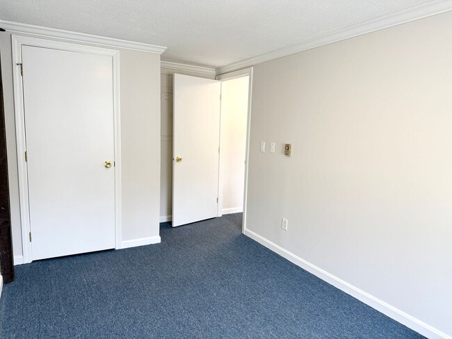 Building Photo - Well maintained inside and out