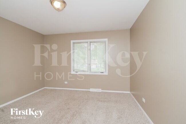 Building Photo - 456 E Lorraine Ave