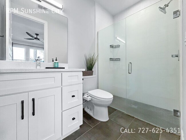 Building Photo - 4215 W North A St