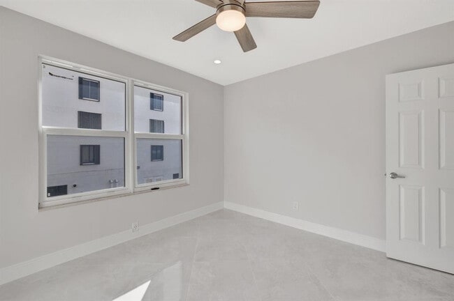 Building Photo - 2400 NE 33rd Ave