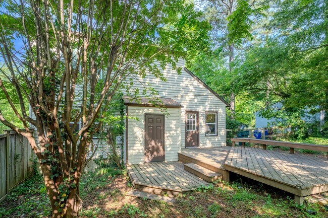 Building Photo - 3 bedroom home close to Duke Avaialble Ear...