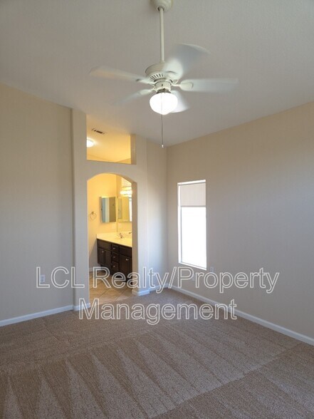 Building Photo - 26858 China Dr