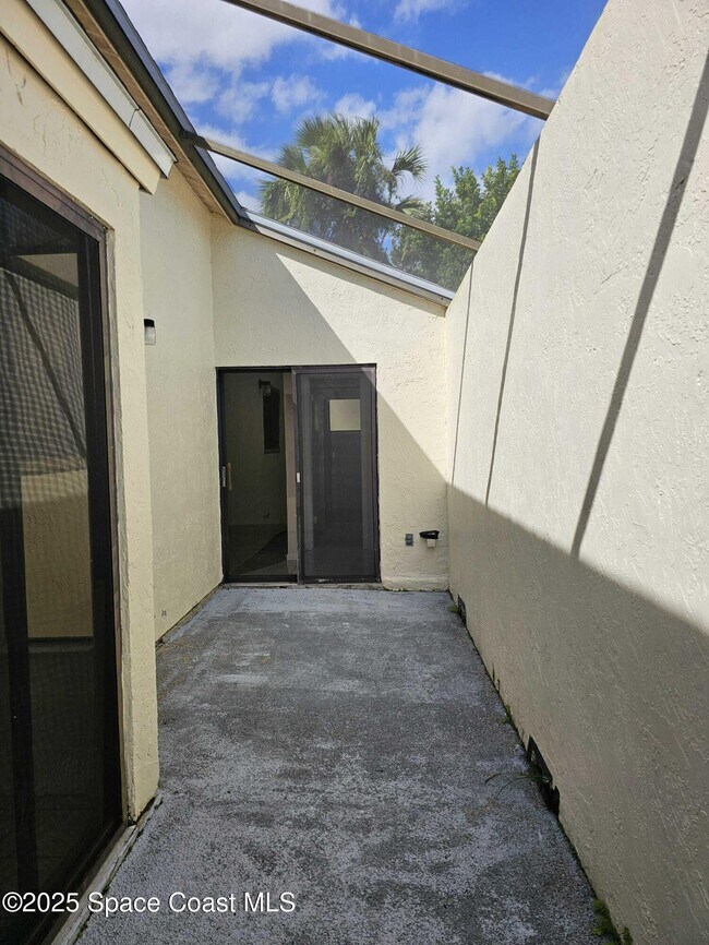 Building Photo - 391 Cypress Point Dr