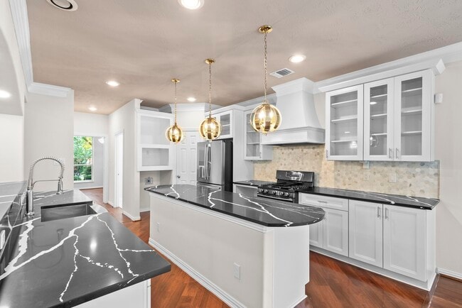 Building Photo - 5526 Darschelle Dr