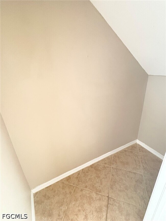 Building Photo - 3643 Pine Oak Cir