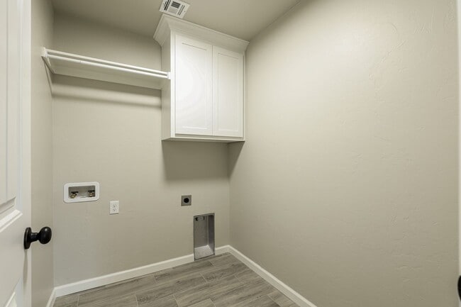 Building Photo - New Duplex For Lease in Noble on large lot. $500.00 off 1st month's rent with a 2 year lease!