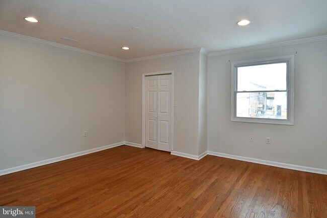 Building Photo - 737 Morton St NW