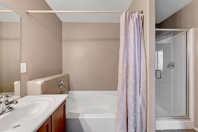 Building Photo - 3 Bedroom in Madeira Canyon!