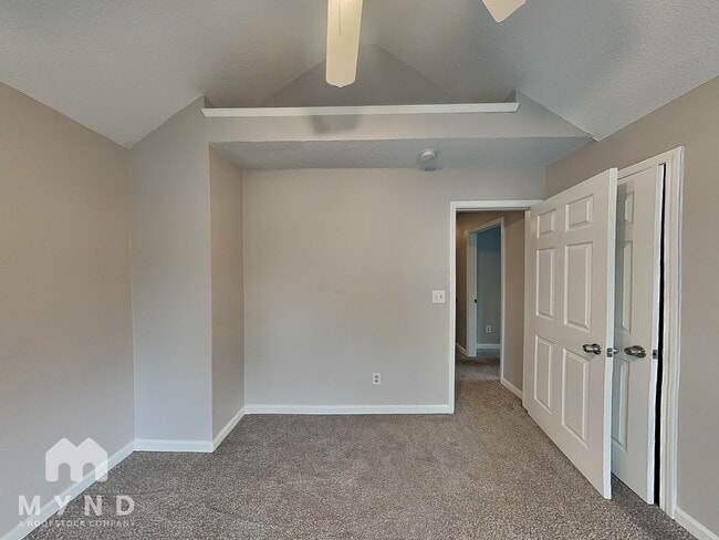 Building Photo - 2395 Raven Cir