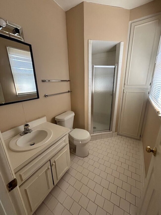 Building Photo - Beautiful; Wynnton Condo