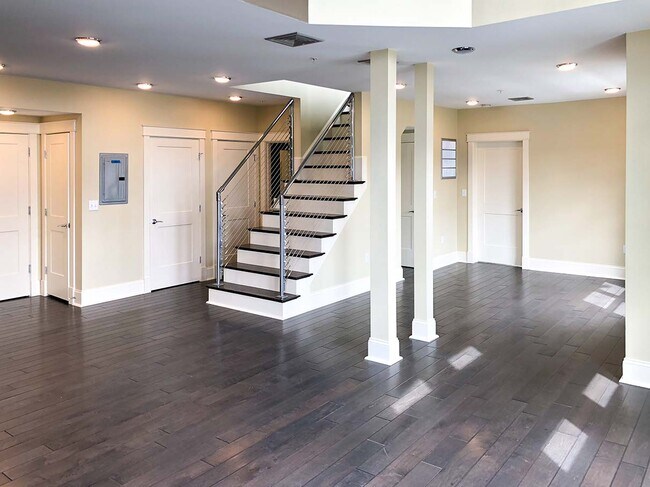 Building Photo - 60 Howard St