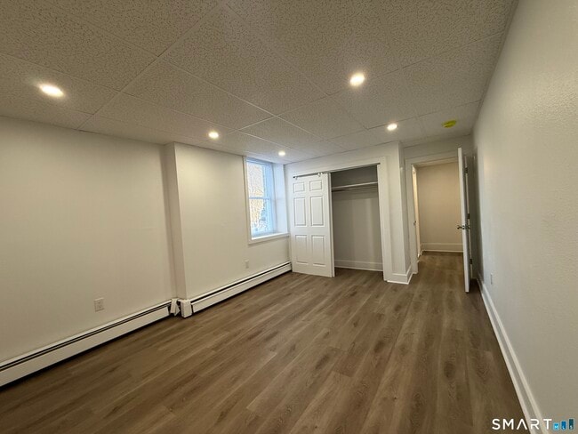 Building Photo - 156 Garfield Ave