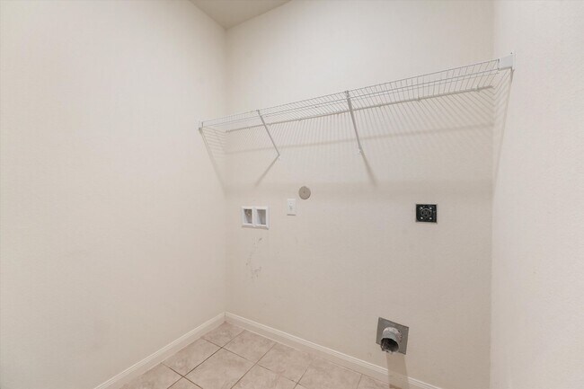 Building Photo - Beautiful Texas City Home in Seacrest Subdivsion