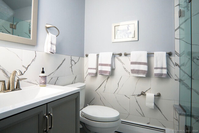 Building Photo - 11 Beechwood Ln