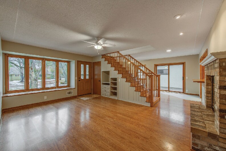 Building Photo - 65 Hackberry Hill