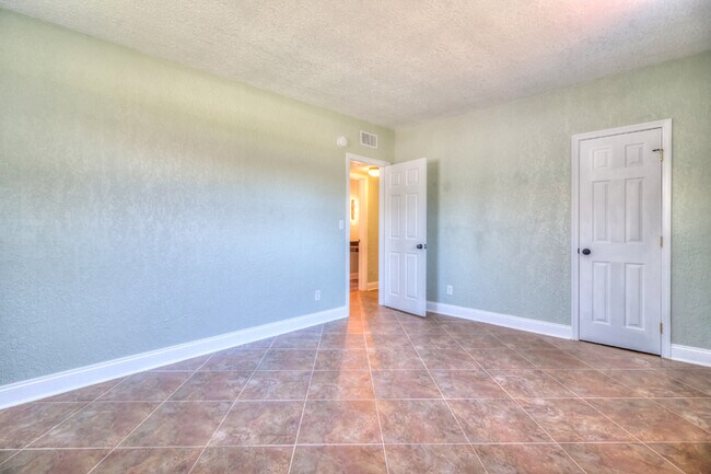 Building Photo - Gorgeous Mediterranean Style Home in Ormond Beach!