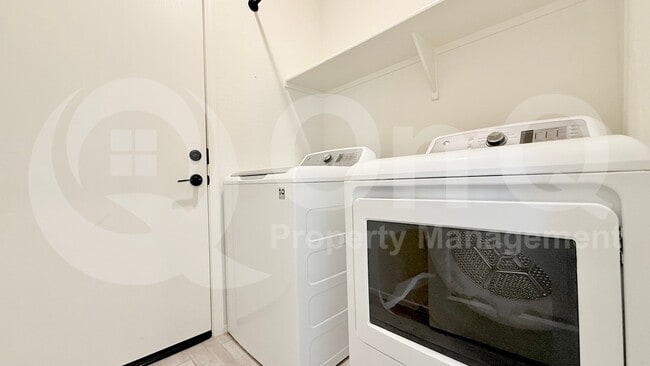 Building Photo - 40633 W Helen Ct