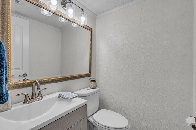 Building Photo - 6450 Bayside N Dr