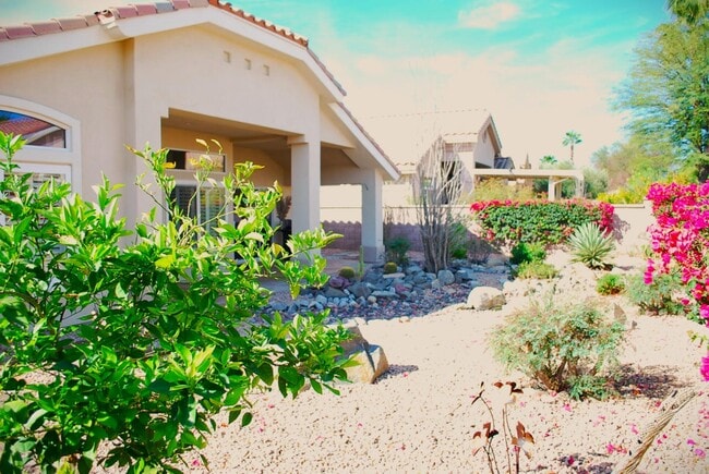 Building Photo - 78900 Champagne Ln